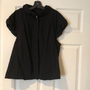 jacket  has a short sleeves